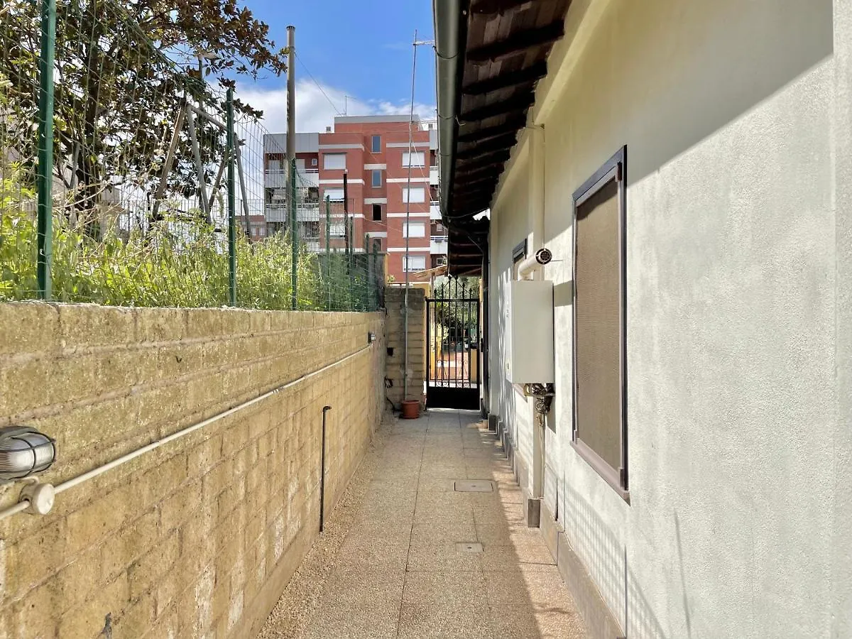 Holiday home Independent House With Private Patio In Rome Villa