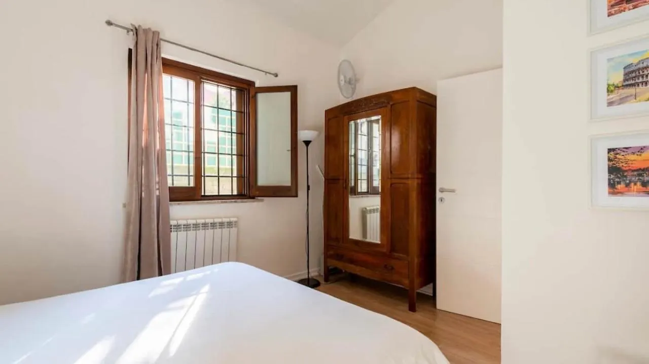 Independent House With Private Patio In Rome Villa